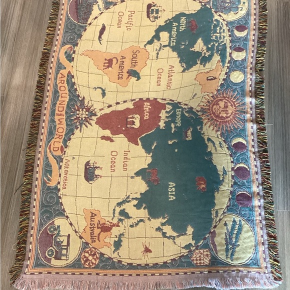 Elegant World Map Tapestry – Blue, Red & Gold – Wall‎ Hanging or Rug - Picture 1 of 13